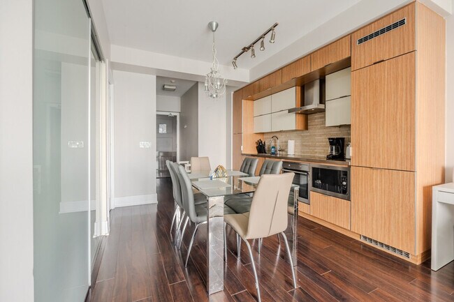 Photo - 300 Front St W Unit SI ID1345847P