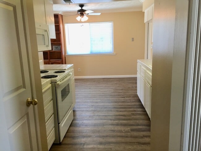 Photo - $2,100 Ashlan & Fowler, 3 Bedroom - Griffi...