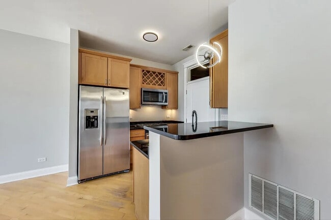 Photo - 1910 N Washtenaw Ave Unit 2