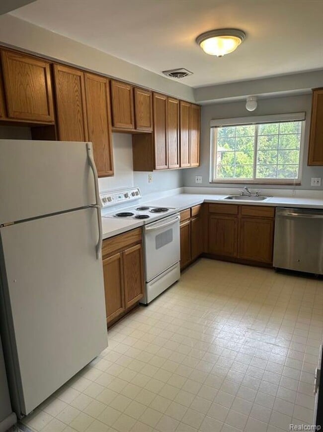 Photo - 487 N Eton St Unidad B6