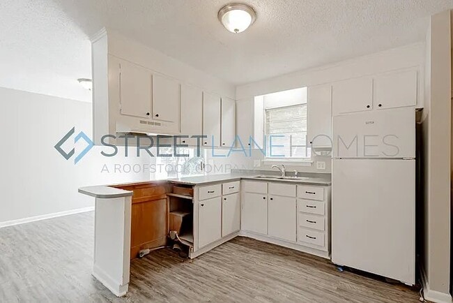 Photo - 120 Briarwood Dr