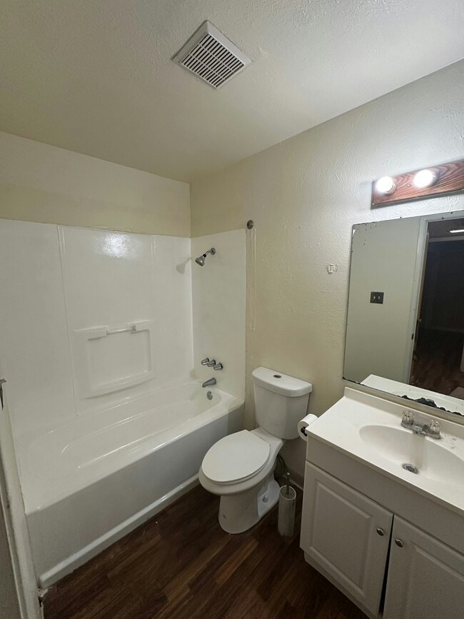 Photo - 7049 Peachtree Ave