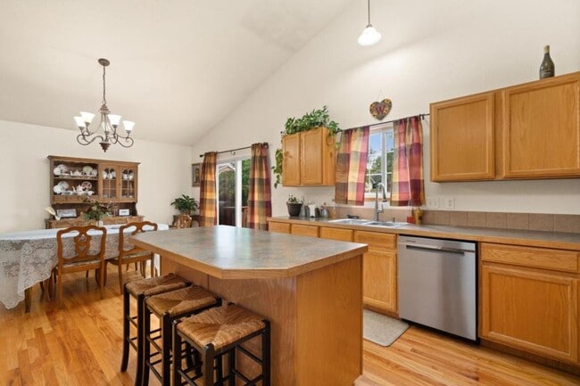 Photo - 254 Alabaster Way