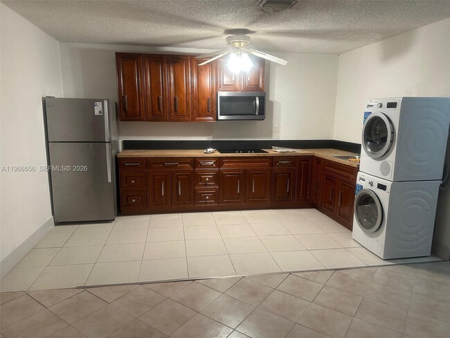 Photo - 1275 W 31st St