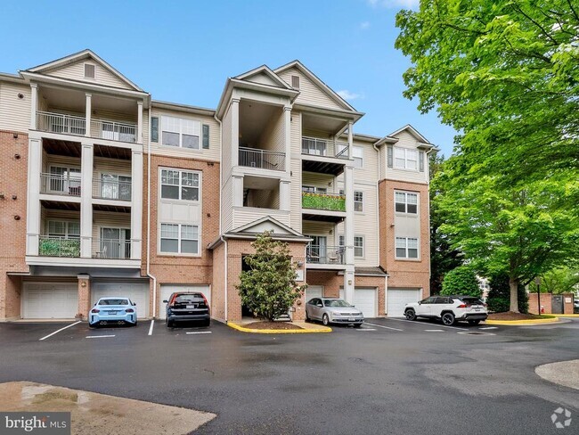 Building Photo - 12120 Garden Ridge Ln Unit 202 Rental
