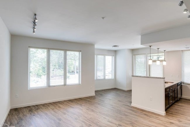 Photo - 3900 Monument