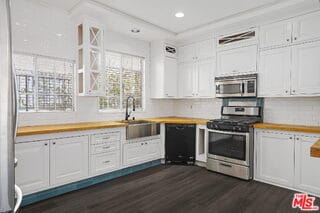 Photo - 850 N Poinsettia Pl