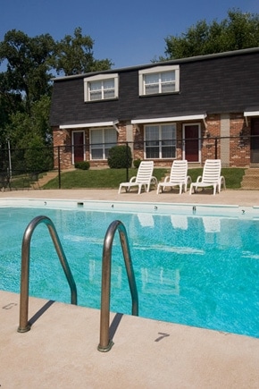 Pool - Villa St Cyr Apartments