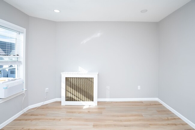 Photo - 15-17 Saunders St Unit 17