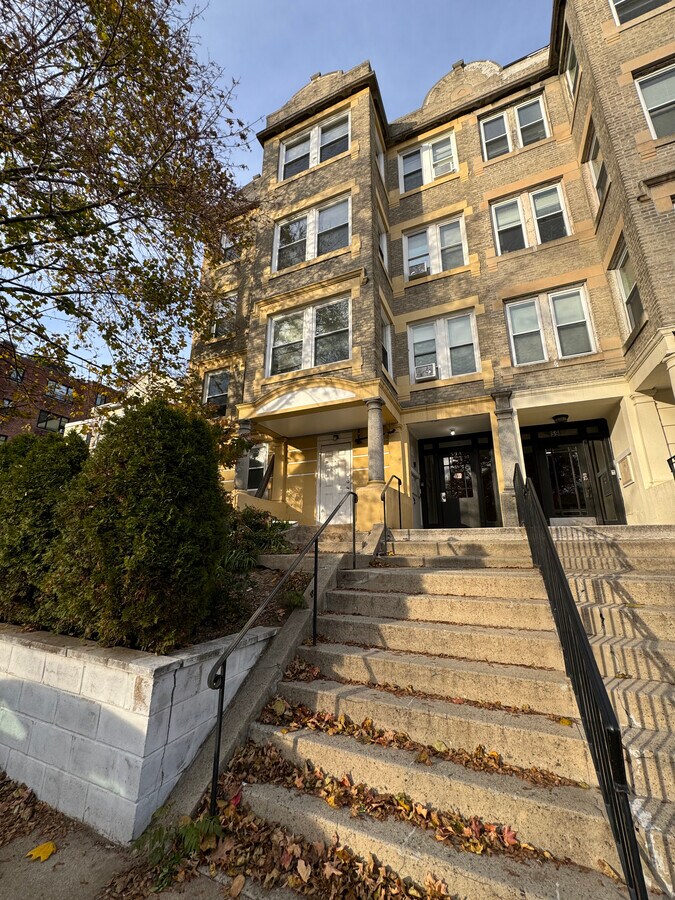 Photo - 72 Strathmore Rd