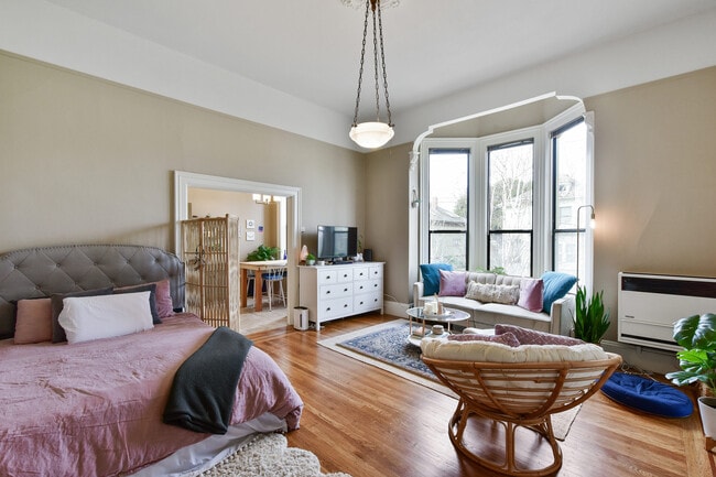 Photo - 1418 Cottage St