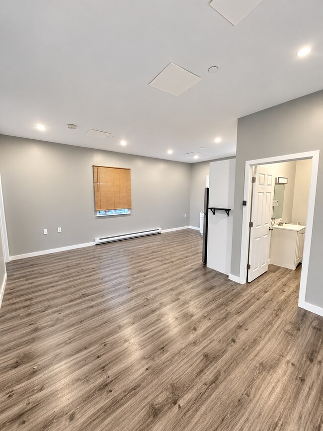 216 Central St Unit 2R