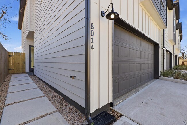 Photo - 8014 Huntington Spgs Ln