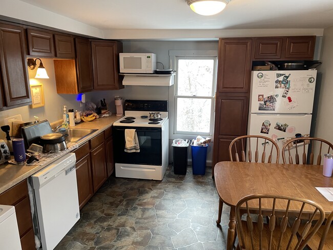 Photo - 21 S High St Unit Upper