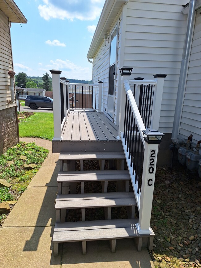 Private Entrance - 220 Central Ave Apartments Unit C