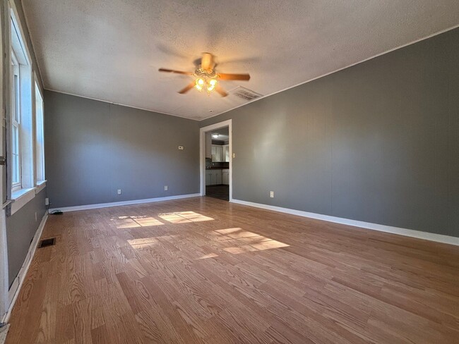 Photo - Cute 2 bedroom 1 bath Available Now!