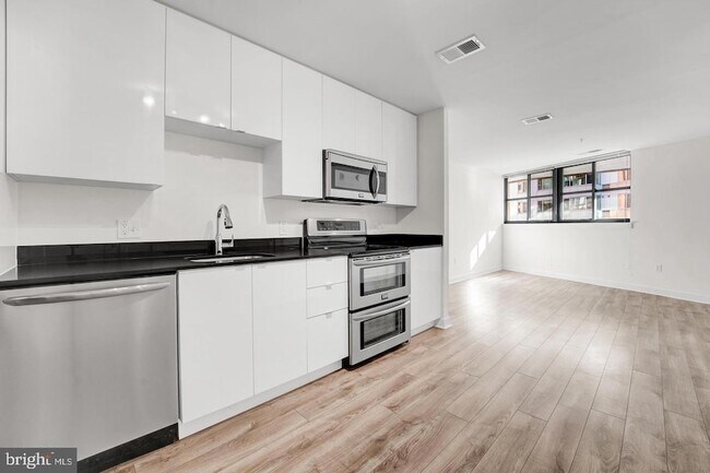 Photo - 460 New York Ave NW Unidad 405