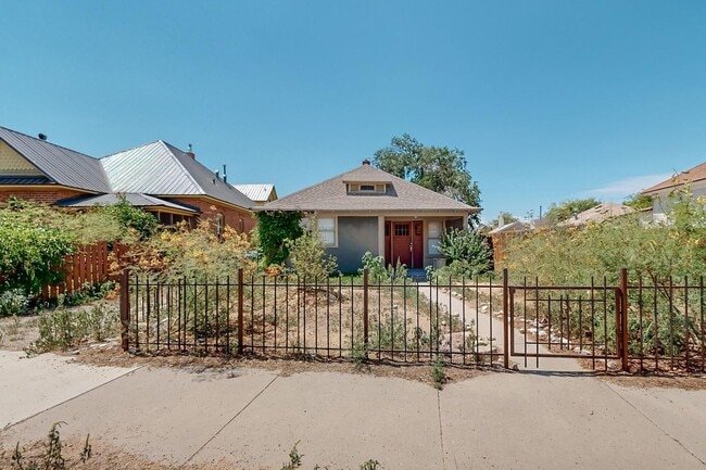 Building Photo - HISTORIC Edo BUNGALOW 2 Bedroom 1 Bath