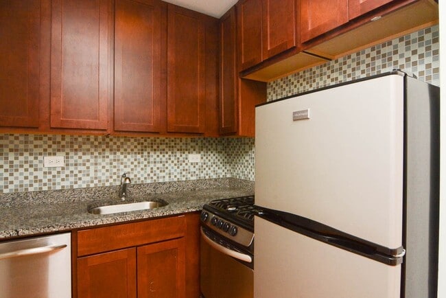 Photo - 562 W Arlington Unit 705