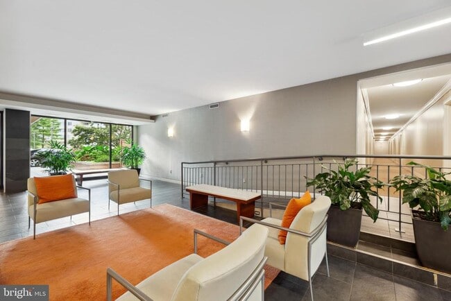 Photo - 2939 Van Ness St NW Unidad 1243