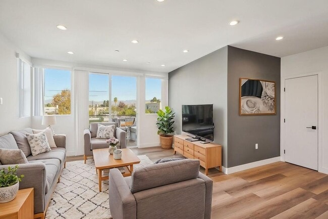 IM 21 - IM 21 Apartment Unit 405