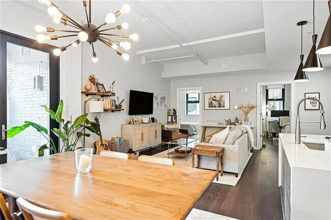 Photo - 2545 Penn Ave