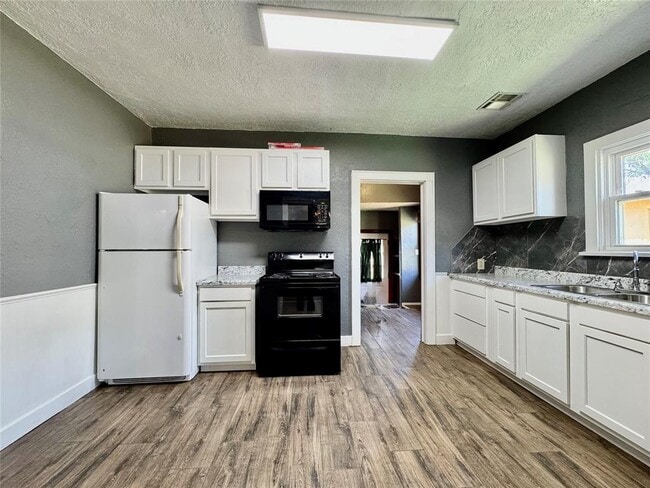 Photo - 609 N Caddo St