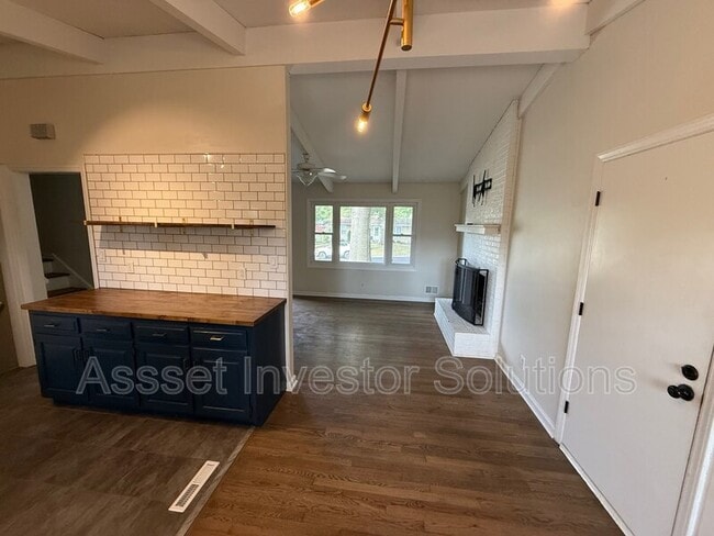 Photo - 7945 Falmouth St