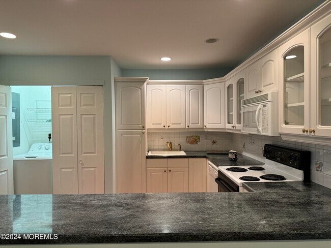 Photo - 95 Lexington Ct