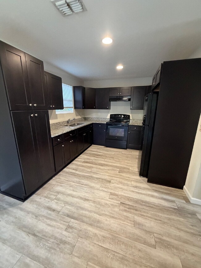 Photo - 3 bedroom 2.5 bath home with 1 car garage