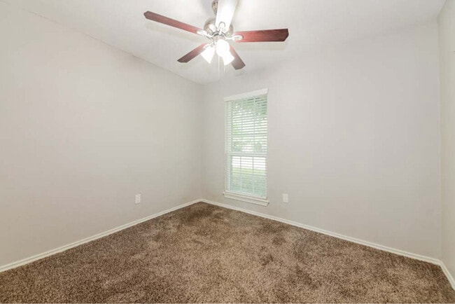 Photo - 611 Hanover Dr