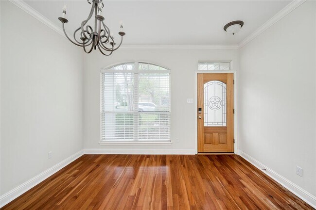 Photo - 1817 Village Oak Ct