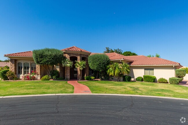 Building Photo - Remarkable 5Bed/4Bath home is in the prest...