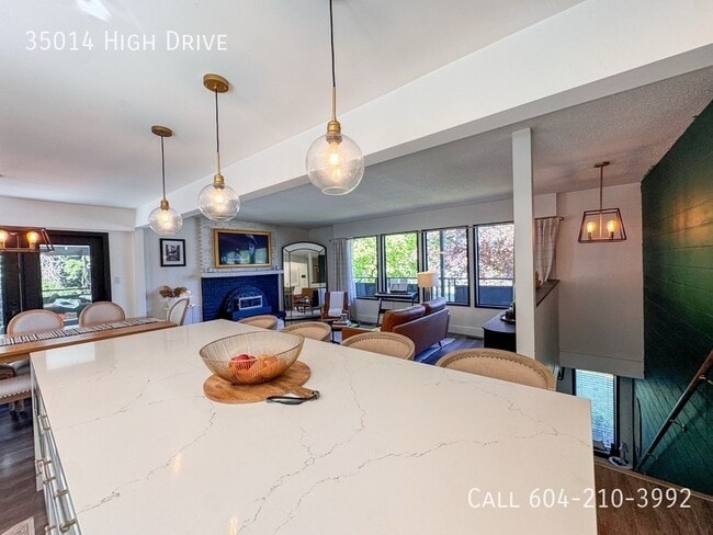 Photo - Updated 5 Bedroom in East Abbotsford