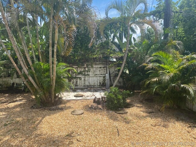Photo - 720 Nathan Hale Rd