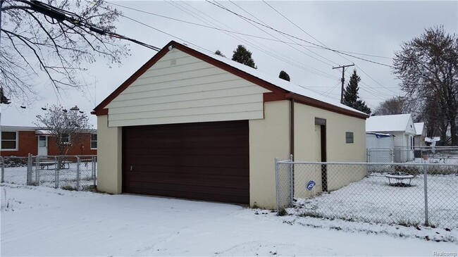 Full use of 2 car garage - 2194 Michigan Townhome