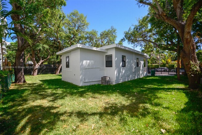 Photo - 655 NE 62nd St