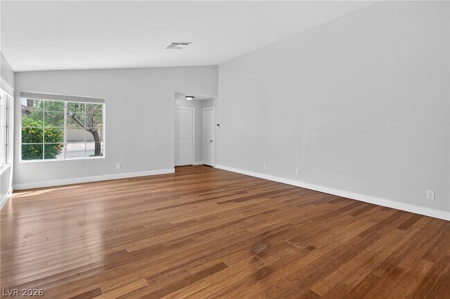 Photo - 405 Crater Ct