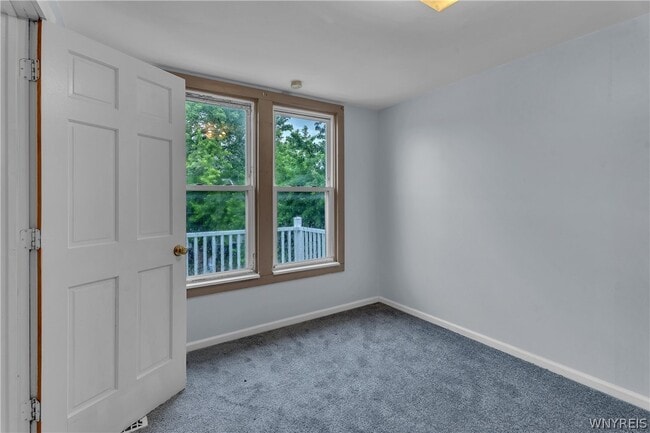 Building Photo - 212 Lockwood Ave