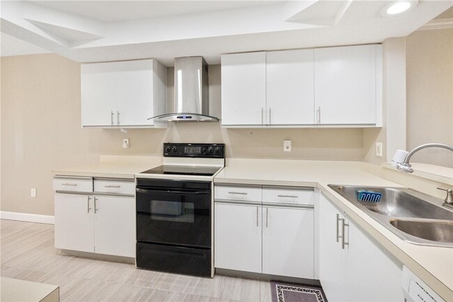 Photo - Ideal Sarasota Location!