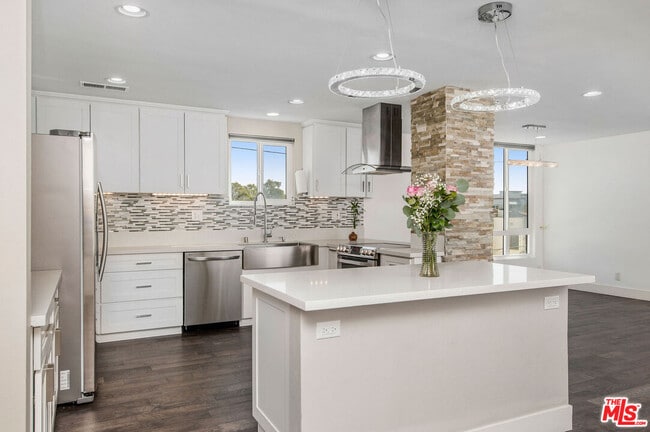 Photo - 150 N Almont Dr Unit 203