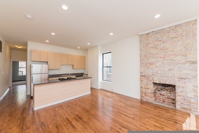 Building Photo - 2835 W Medill Ave Rental
