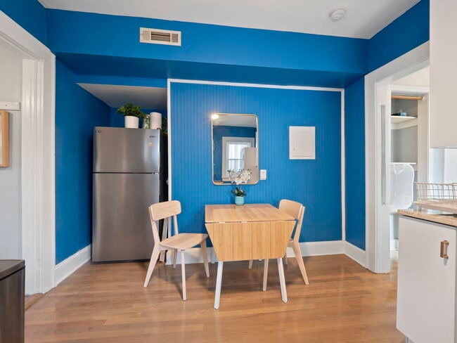 Photo - 810 Monroe Dr NE