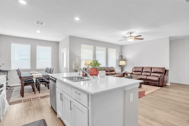 Photo - 3220 Sioux Trl