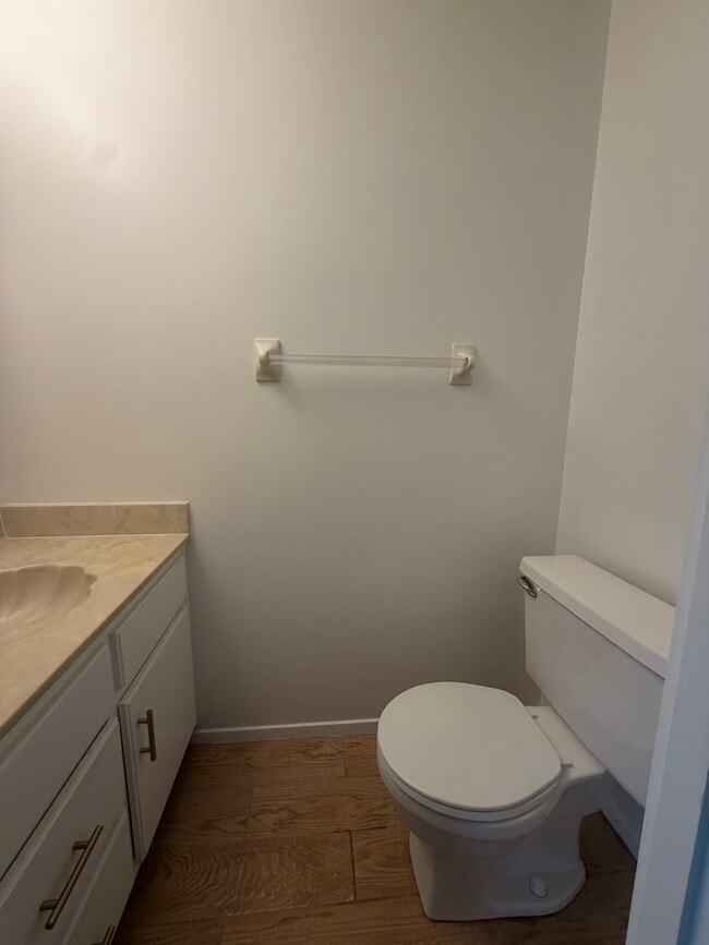 Half-bath 1 - 3093 Littlefield Cv