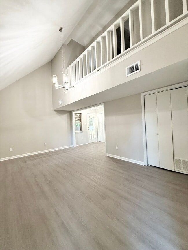 Photo - 92 Sycamore Cir