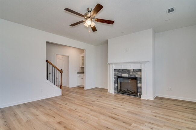 Photo - 124 Dublin Lp