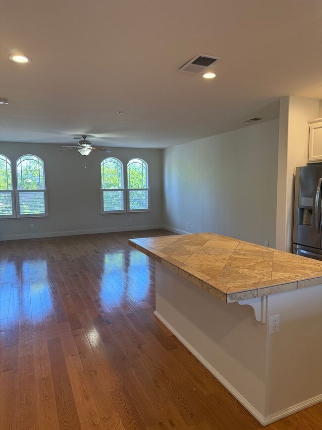 Photo - Well maintained 3 bedroom, 2.5 bath condo close to Windsor Town Green