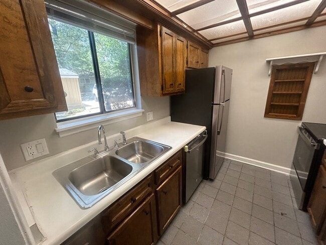 Photo - 240 Jamil Rd