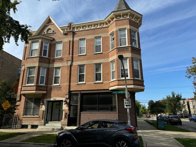 Building Photo - 1458 N Maplewood Ave Rental